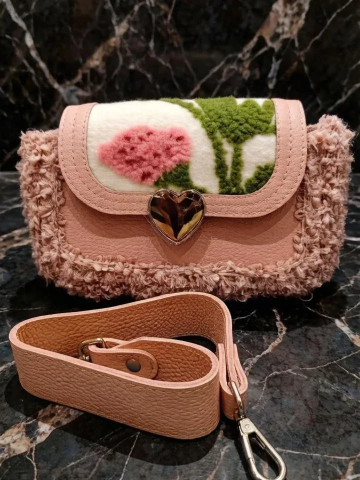 Сумка "Виола" из полиэфирного шнура букле, искусственный мех — CaramelBags, фотография 1