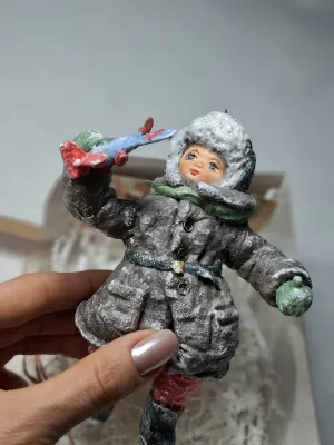 Ватная игрушка «Мальчик с самолетиком» — Ватные чудеса