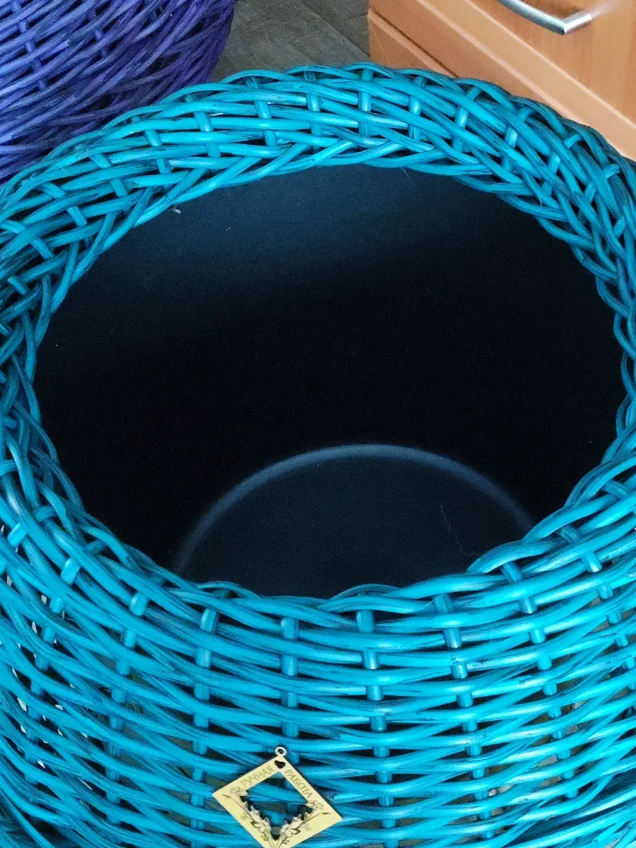 Кашпо из ротанга на ножках — Ротанговый уют, фотография 2