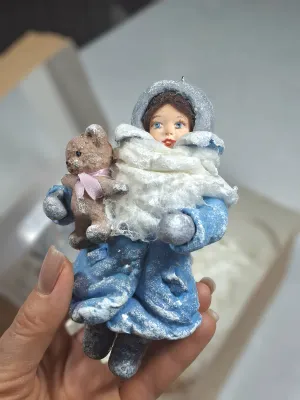 Ватная игрушка  «Девочка с мишкой» — Ватные чудеса
